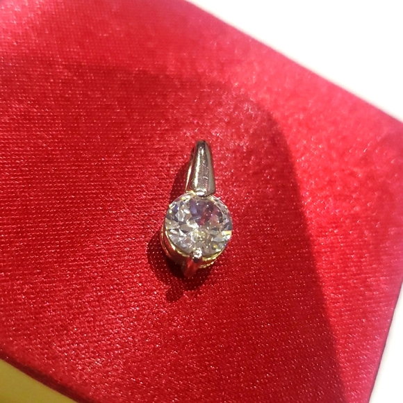 Jewelry - Vintage Pedant only